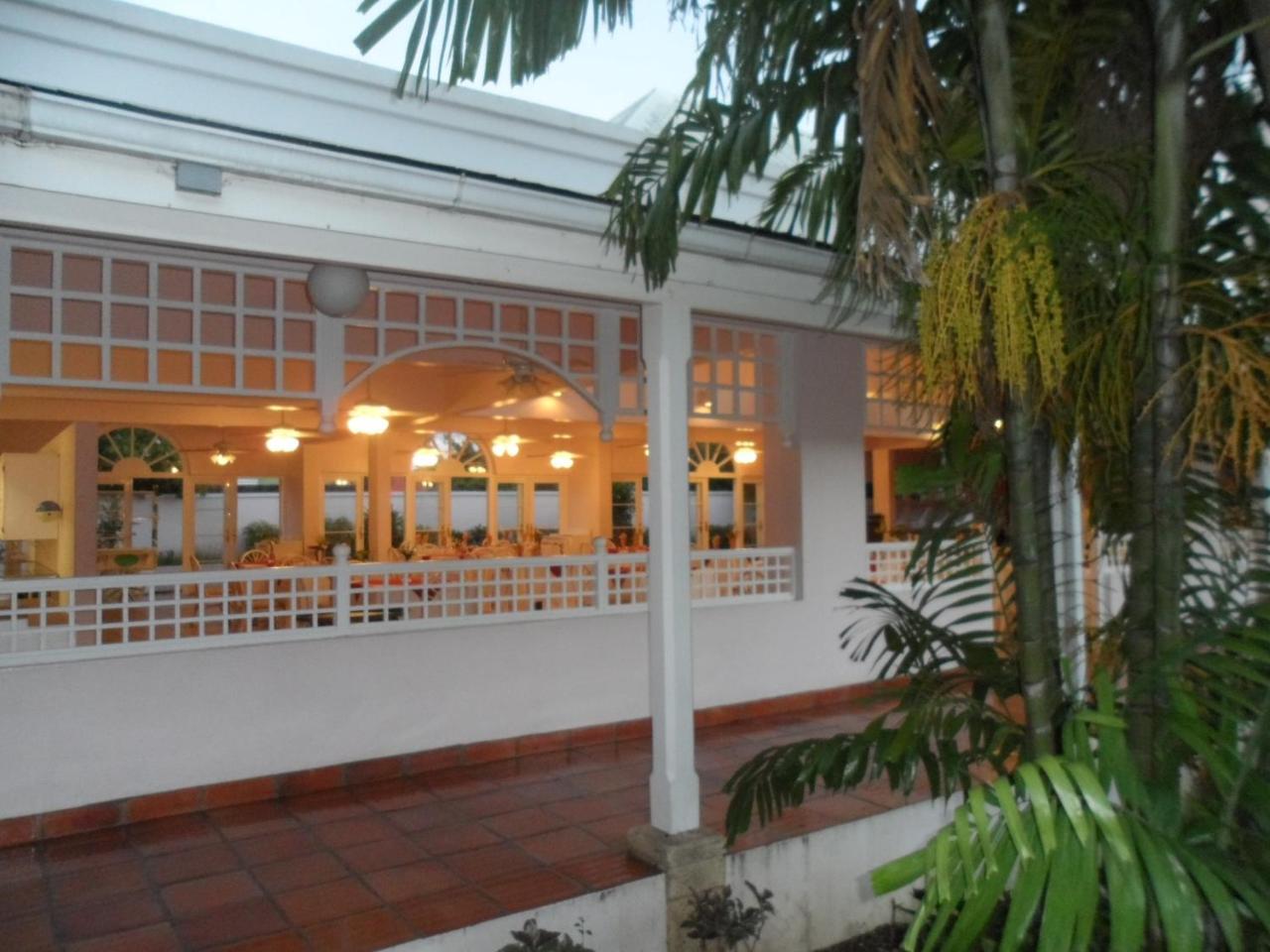 Hotel Pommarine Bridgetown Luaran gambar